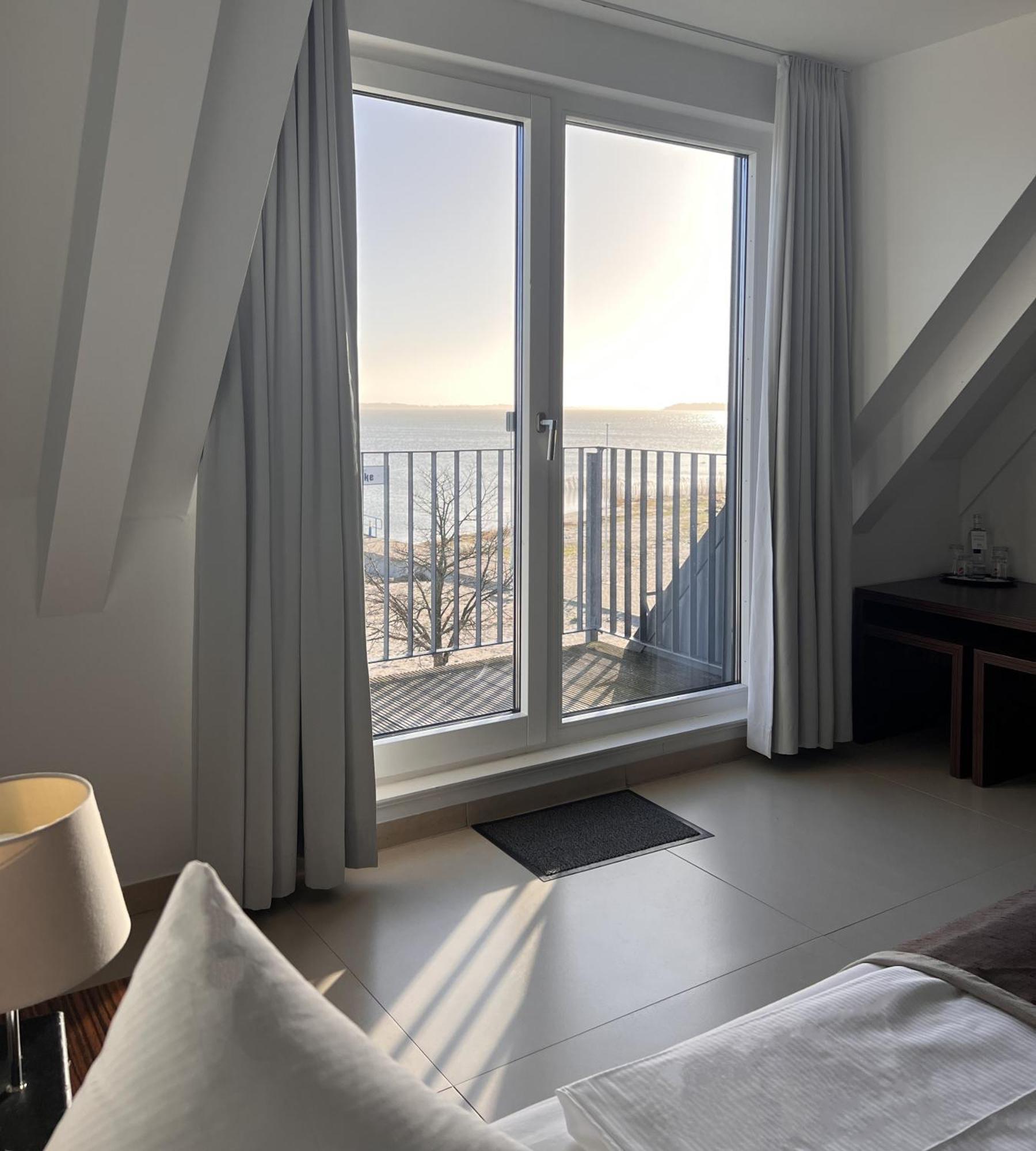 Strandhotel Dranske Exterior photo